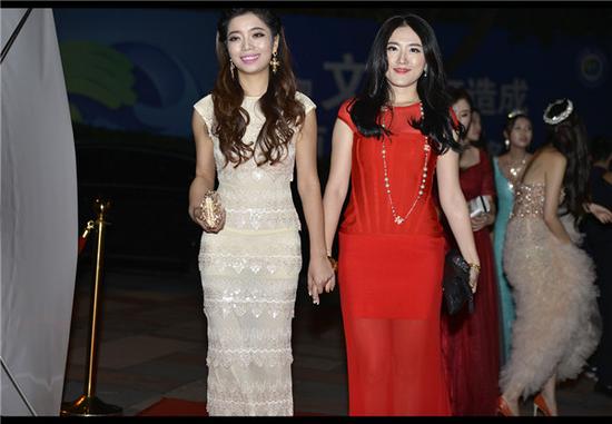 百余疯蜜惊艳女王之王万圣节派对 限量红色悍马助阵_新浪重庆_新浪网