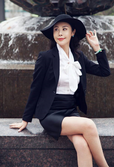 王彦华红楼诠释元春展现贵妃气质