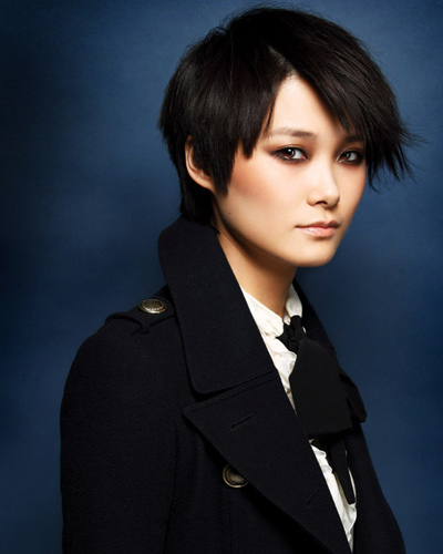 李宇春时尚百变短发做最佳方脸代言人