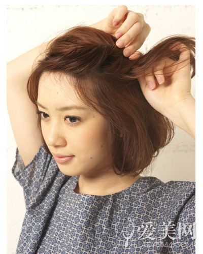 教你厚重齐刘海扎起来 短发露额更清爽