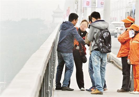 跳武汉长江大桥自尽图片