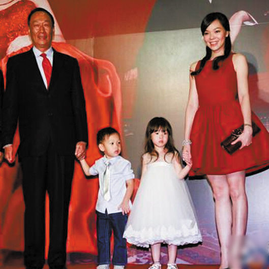 64岁郭台铭添一女