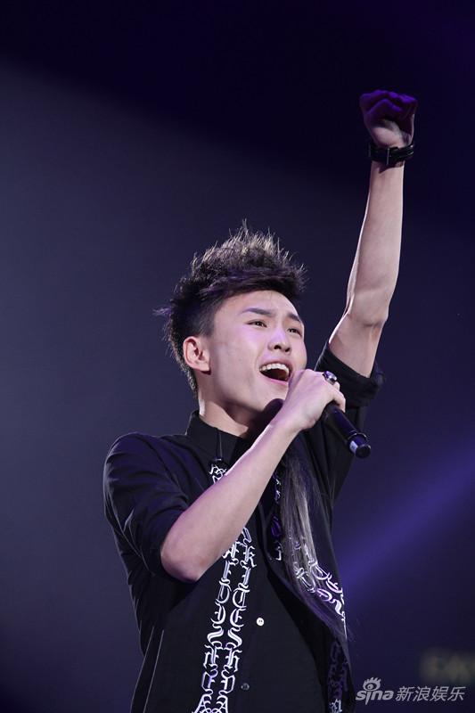 好声音张玮香港开唱 演绎经典点燃香江|好声音|张玮|香港_新浪娱乐_新浪网