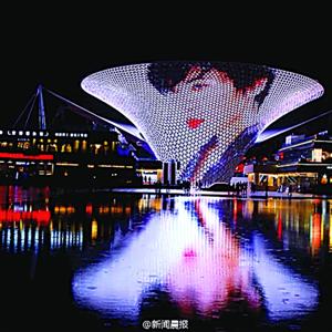 叶璇遭遇灯光秀示爱