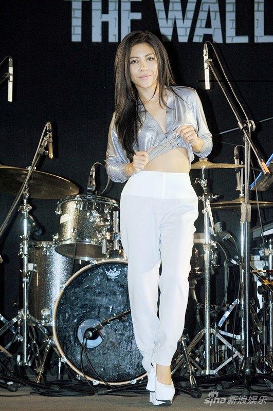 金贵晟助阵师姐音乐会送艾怡良红参补气