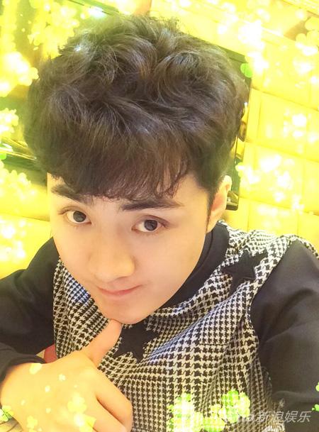 明星全接触 > 正文  新浪娱乐讯 近日,"余老板"余少群[微博]在微博晒