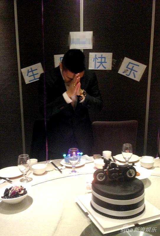 爱戴与老公庆生