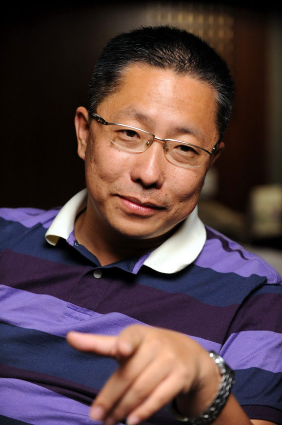 虎妻郭晶晶高度近视 暴力主义者李阳后院失火