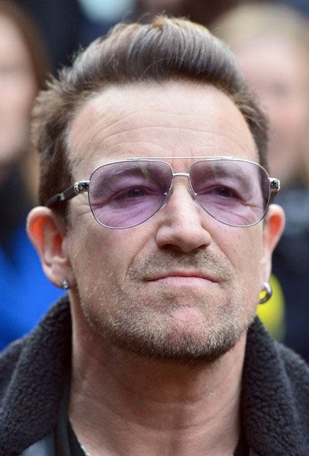 u2主唱波诺逃搭机死劫后又摔车骨折