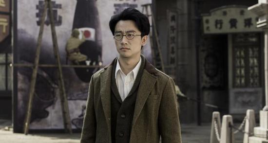 《黄金时代》黄轩饰演骆宾基