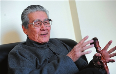 88岁蓝天野执导人艺《贵妇还乡》