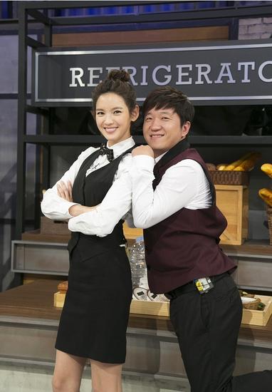 《拜托了冰箱》是由郑亨敦和金成柱主持的韩国最高级的厨师们制作料理