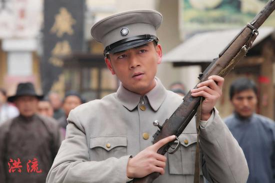 《洪流》公今寿(杨烁饰)