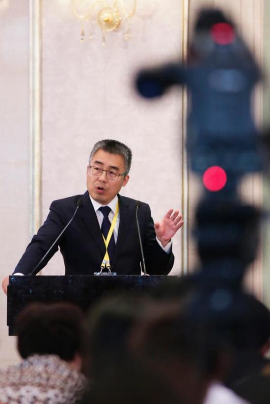 上海文广集团董事长黎瑞刚表示,将合并后的上市公司定义为"新型互联网