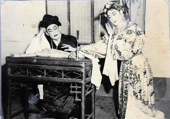 1957年,陈华,王英蓉演绎的《张文秀》.