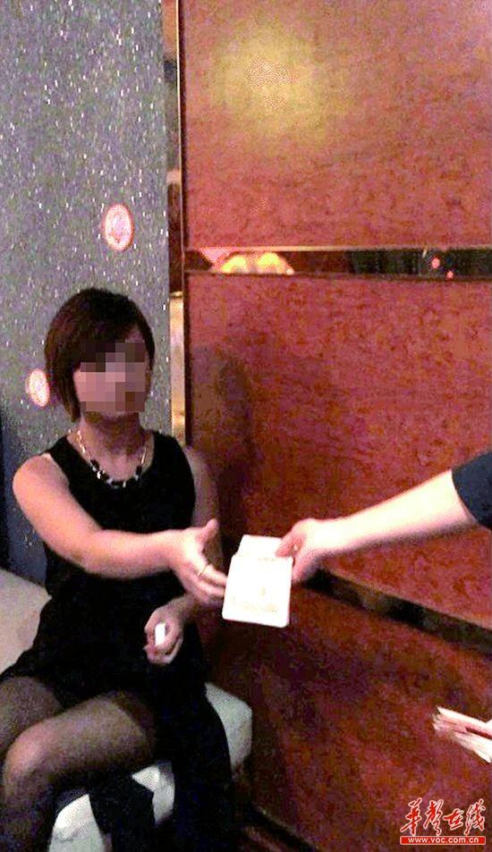 揭ktv有偿陪侍内幕:人员按照身高长相索价(图)