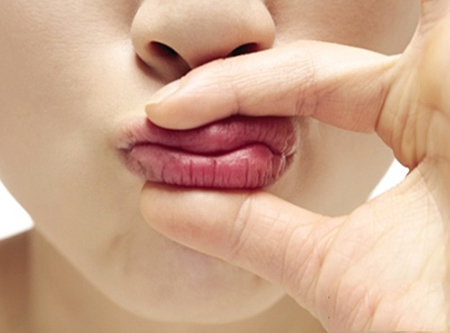 一杯茶帮你解决秋冬嘴唇干裂问题