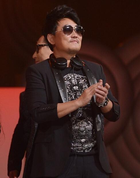 韩歌手入境日本遭拒 将申演出签证见粉丝|李承哲|韩国|日本_新浪娱乐
