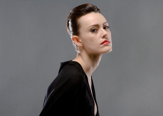 干练不失女人味性感背头打造技巧