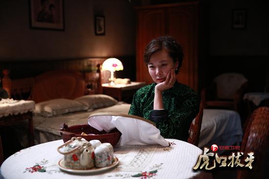 柯蓝在安徽卫视《虎口拔牙》中饰演一个上海小寡妇