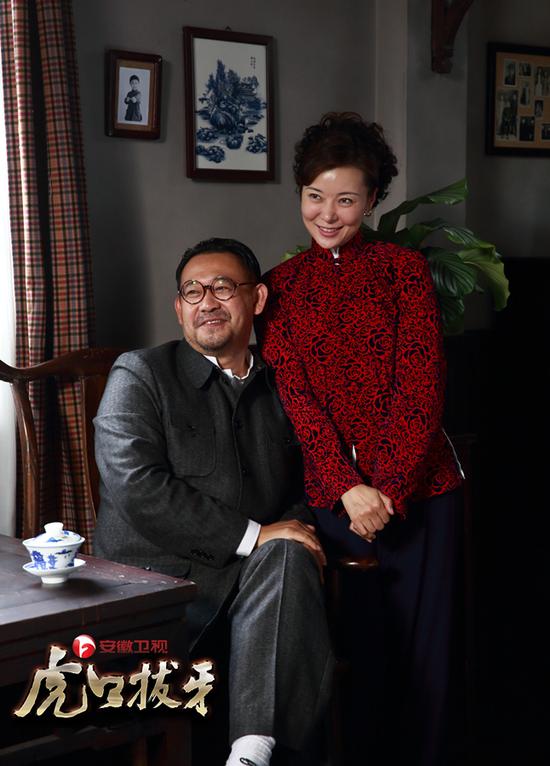 姜武和柯蓝在《虎口拔牙》中演一对儿