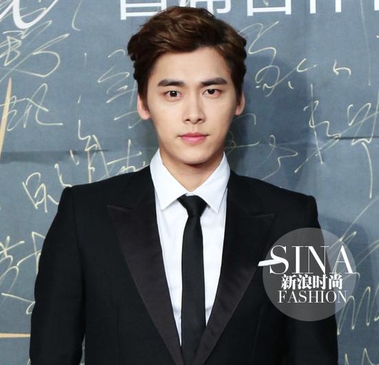 赵寅成李易峰马天宇时尚先生都爱英伦大背头