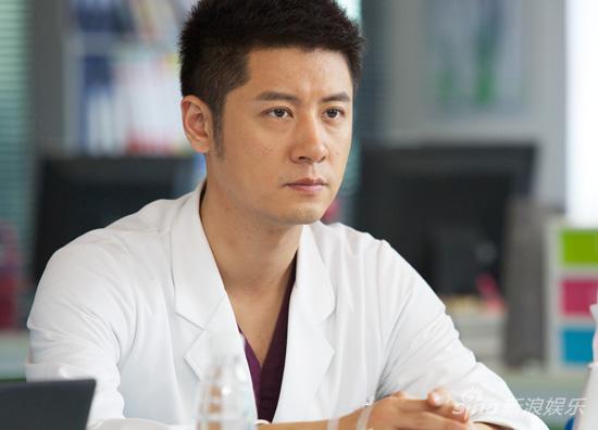 由任重[微博],王阳,张铎[微博],杜江等主演的电视剧《青年医生》正在