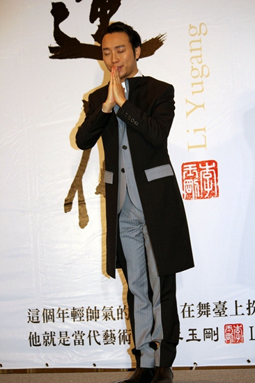 李玉刚否认出家 回应炒新闻:不在意流言|李玉刚|出家|新专辑_新浪娱乐_新浪网