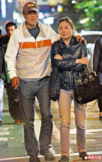 一代小生怎么了刘德凯当街小便被拍