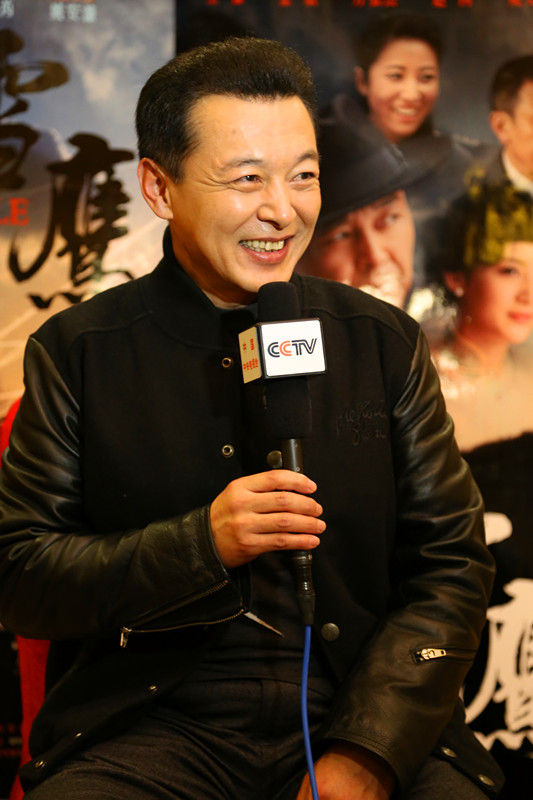 王强亮相《雪鹰》发布会 卖萌高冷各种演_新浪娱乐_新浪网