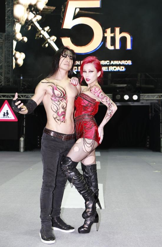 台北出席第五届金音创作奖颁奖典礼,与闪灵乐团携手担任开场演出嘉宾