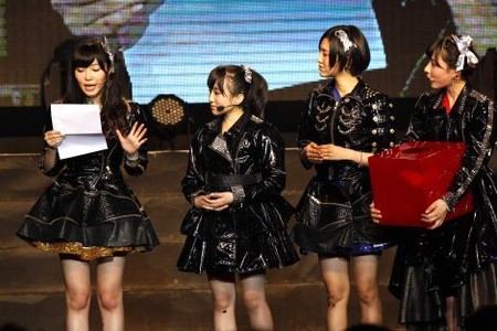 指原莉乃（左）宣布在台湾招募AKB48主队成员