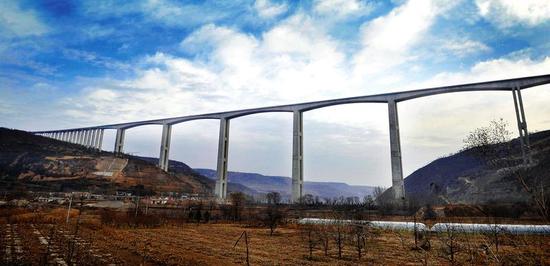 亚洲第一高墩三水河特大桥建设者荣获大奖