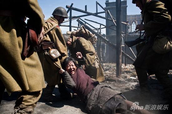 豆蔻被日本兵拖走