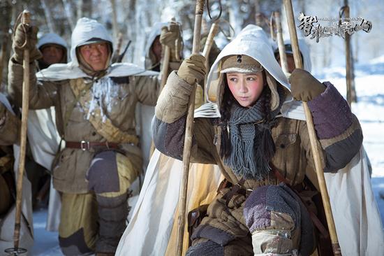 佟丽娅威虎山显英姿