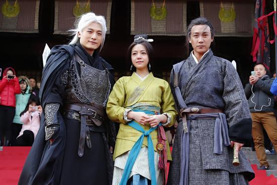 陈妍希《秦时明月》造型美与陆毅拼笑点
