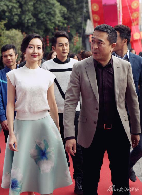 张嘉译王鸥花火花红演绎叔妹忘年恋