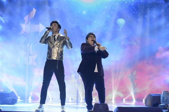 李祥祥与恩师韩红合唱