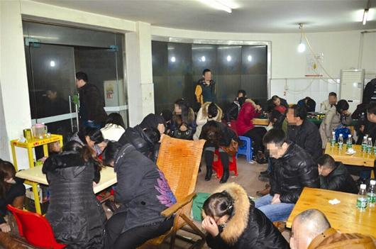 宜昌一餐厅暗设赌场发抬庄费 百余警力出动一锅端_新浪湖北_新浪网