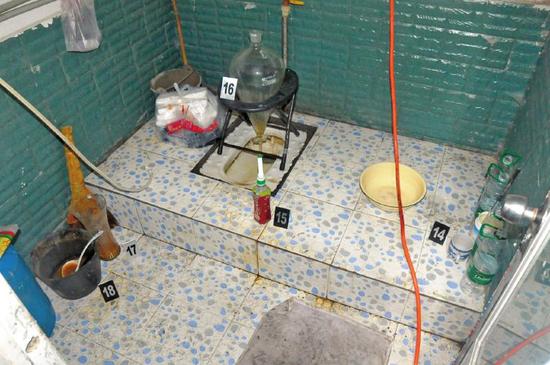 罗某某家的制毒工具.