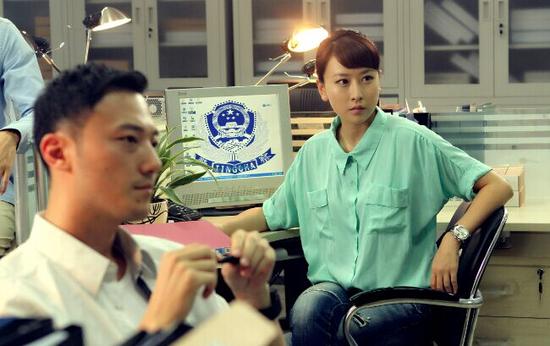 没制服也诱惑 毛俊杰《清网行动》演警花