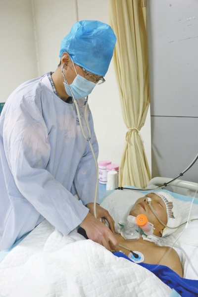 开封男子摔伤昏迷不醒工伤赔偿至今责任不明