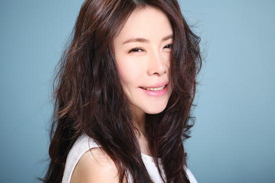 魏雪漫无缘卫视跨年陪伴家人