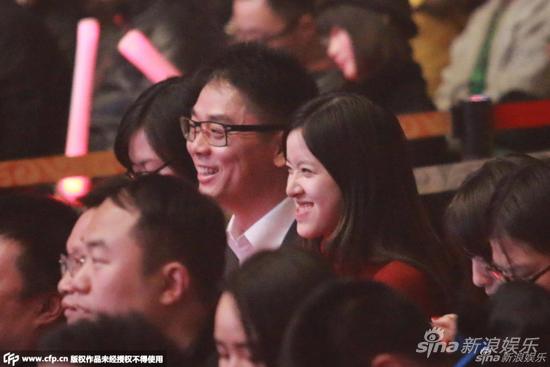 章泽天和刘强东在去年12月21日京东校园之星总决赛现场露面公开秀恩爱。