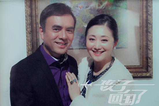 "令妃娘娘"娟子夫妻合照