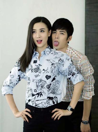 陈学冬和宋佳陈学冬在刚刚结束的《一年级》中,陈学冬所诠释的学童鲜