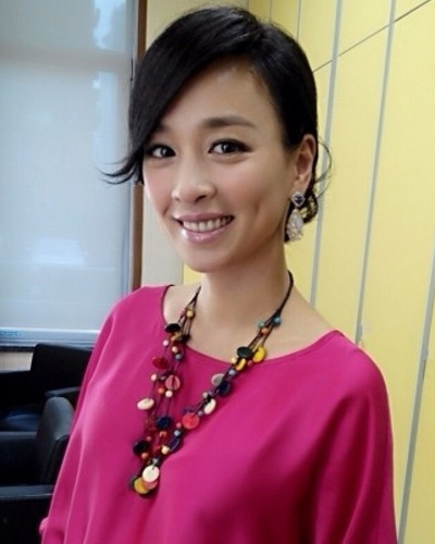 冻龄女王张庭戏内外发型赏