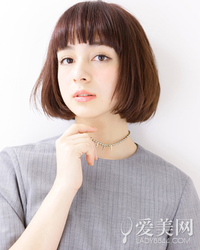 内扣短发显完美发质崇尚自然不造作