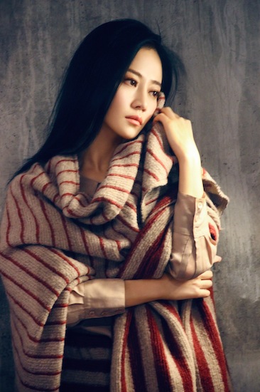 谭卓文艺气息独具