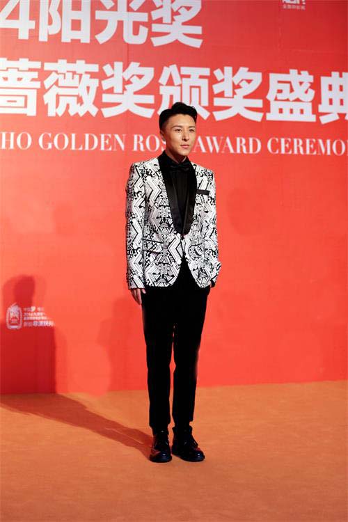 曹轩宾出席金蔷薇阳光盛典
